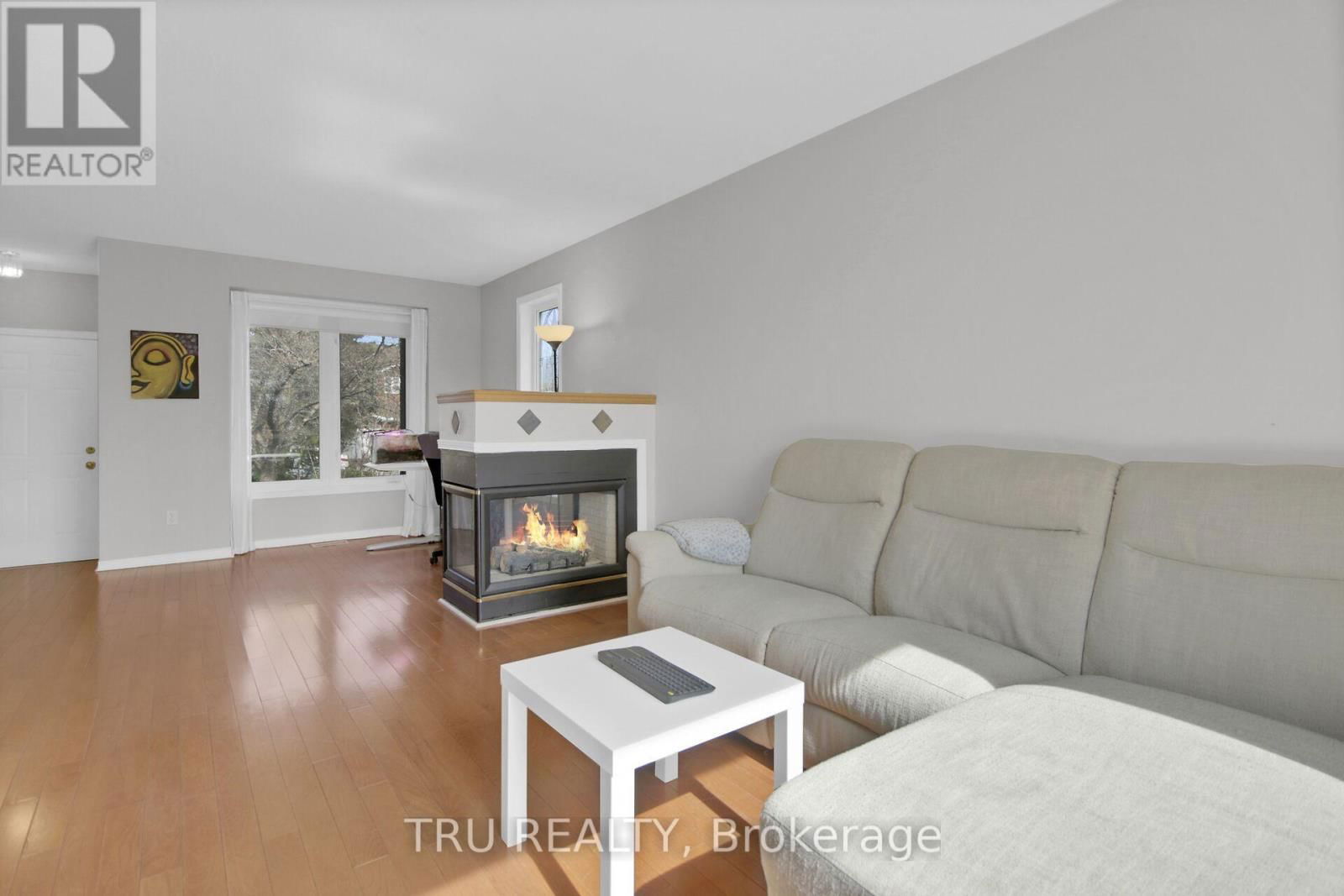 33 HIGHMONT COURT Image 8