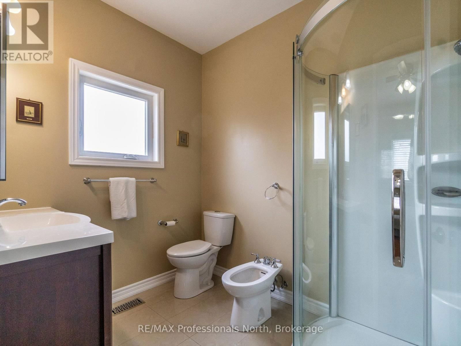 27 SUSAN STREET WEST Image 14
