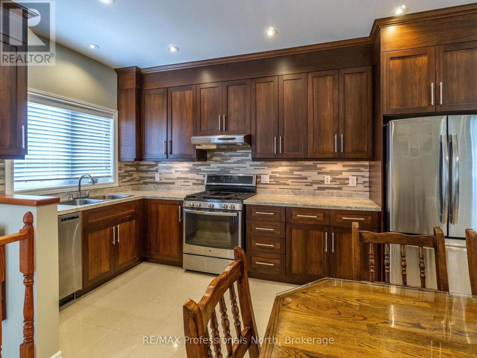 27 SUSAN STREET WEST Image 7