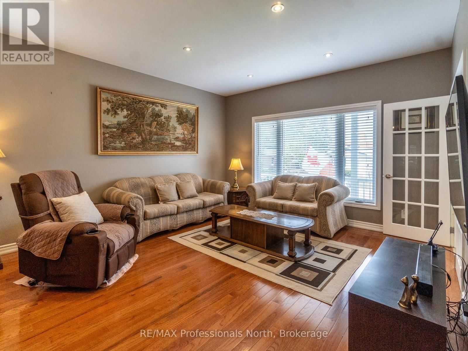 27 SUSAN STREET WEST Image 9