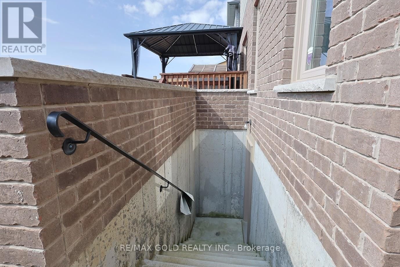 62 SPRING CREST WAY Image 35