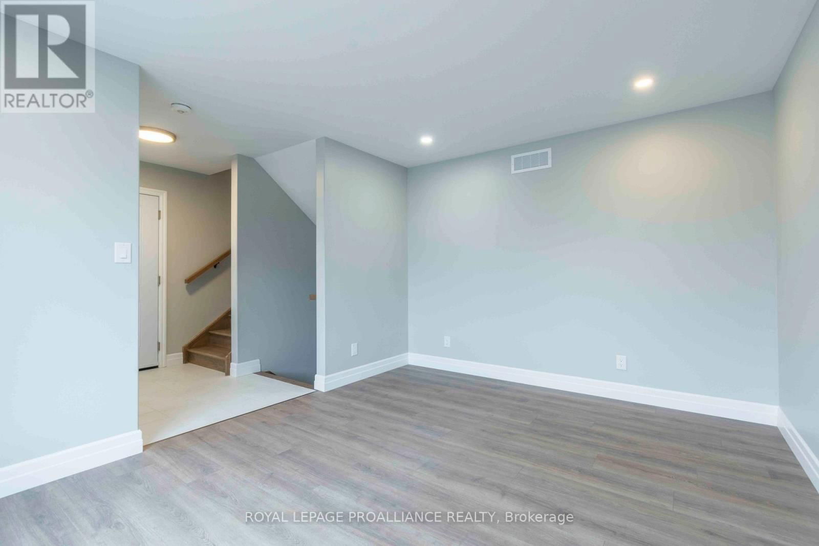 61 MEAGAN LANE Image 18