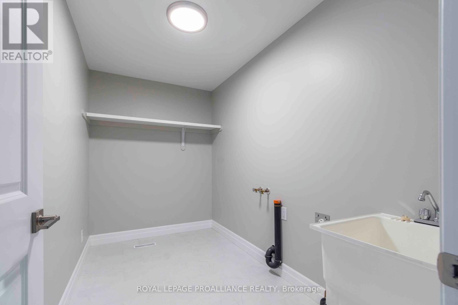 61 MEAGAN LANE Image 19