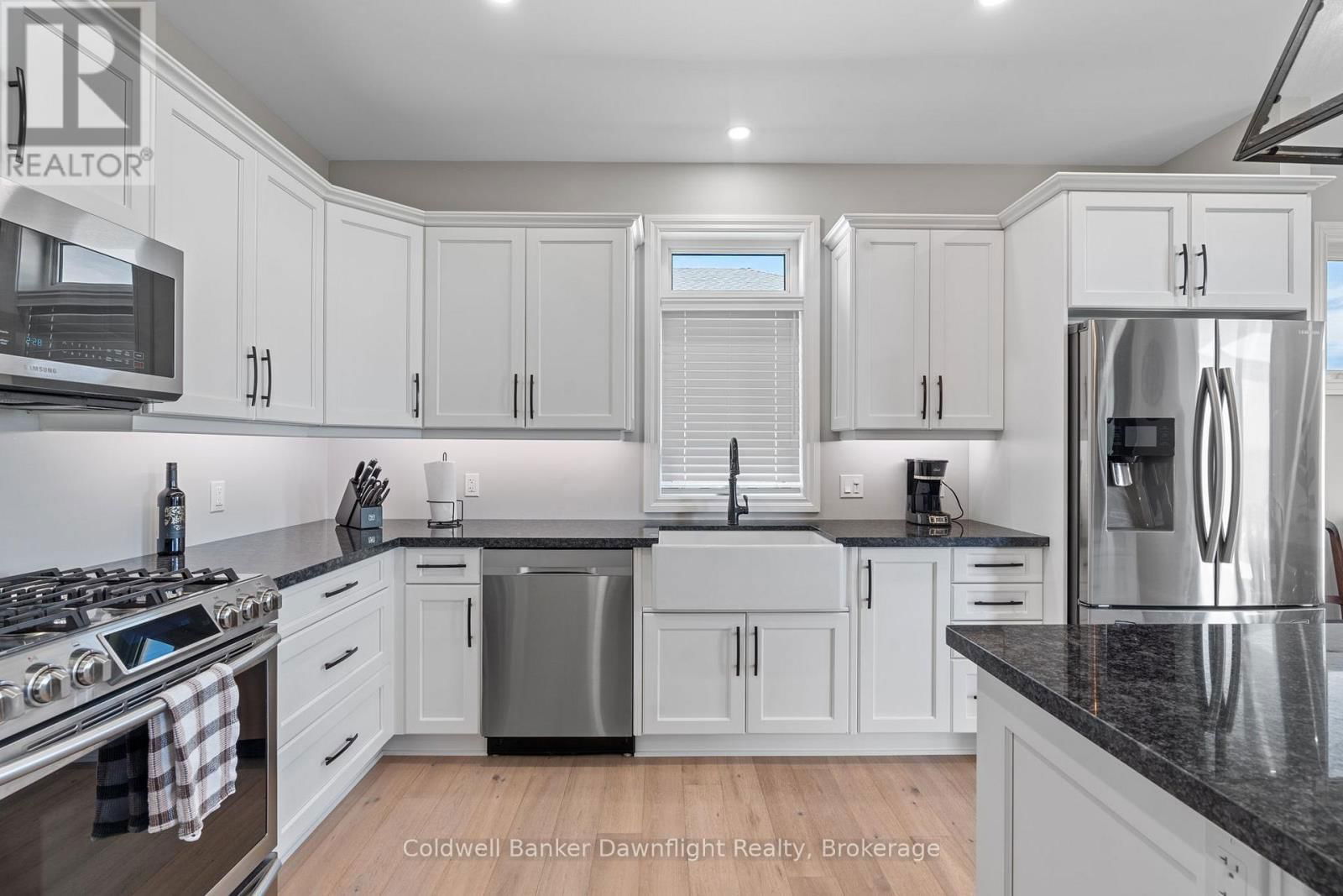 714 GLORIA STREET Image 12