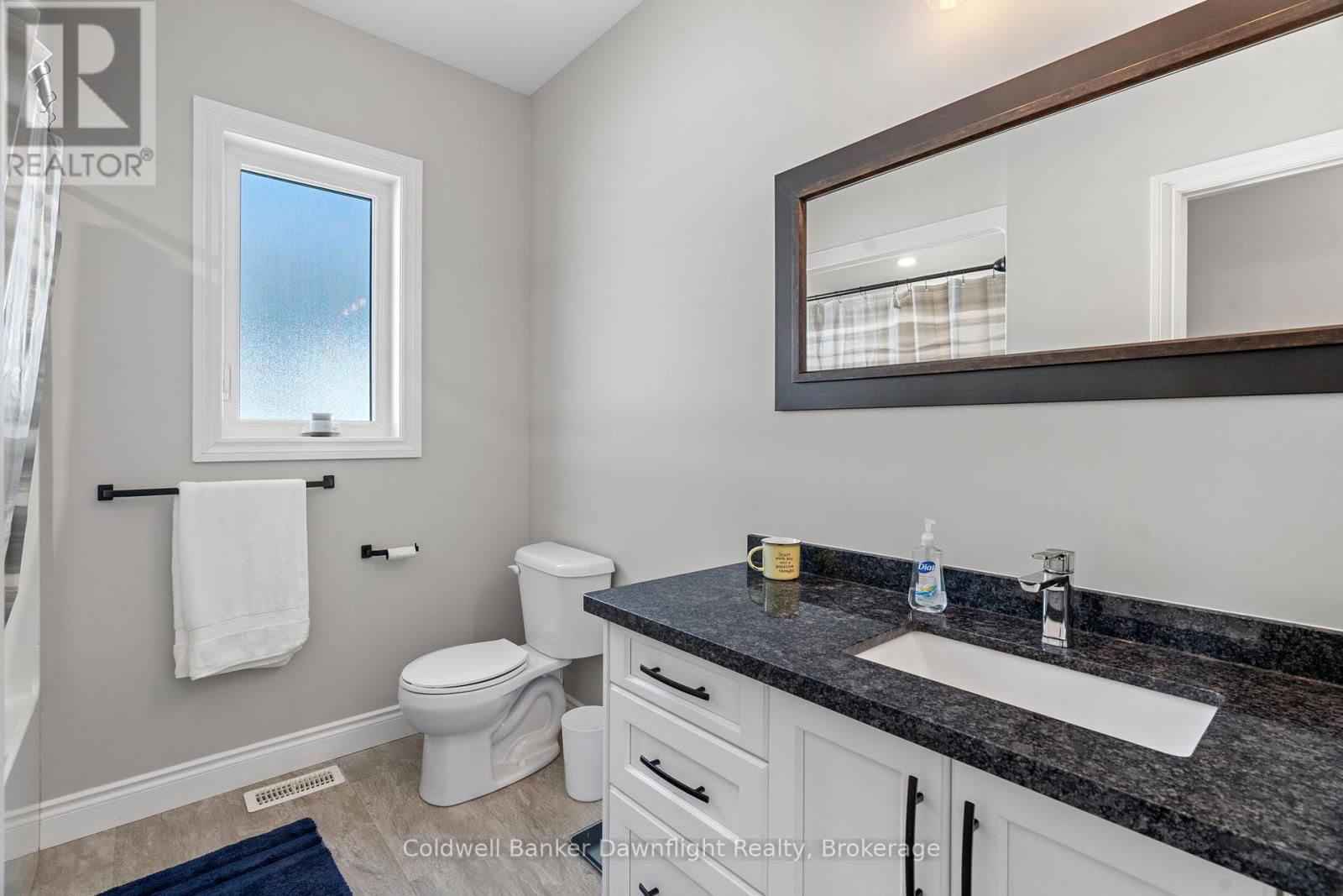 714 GLORIA STREET Image 24