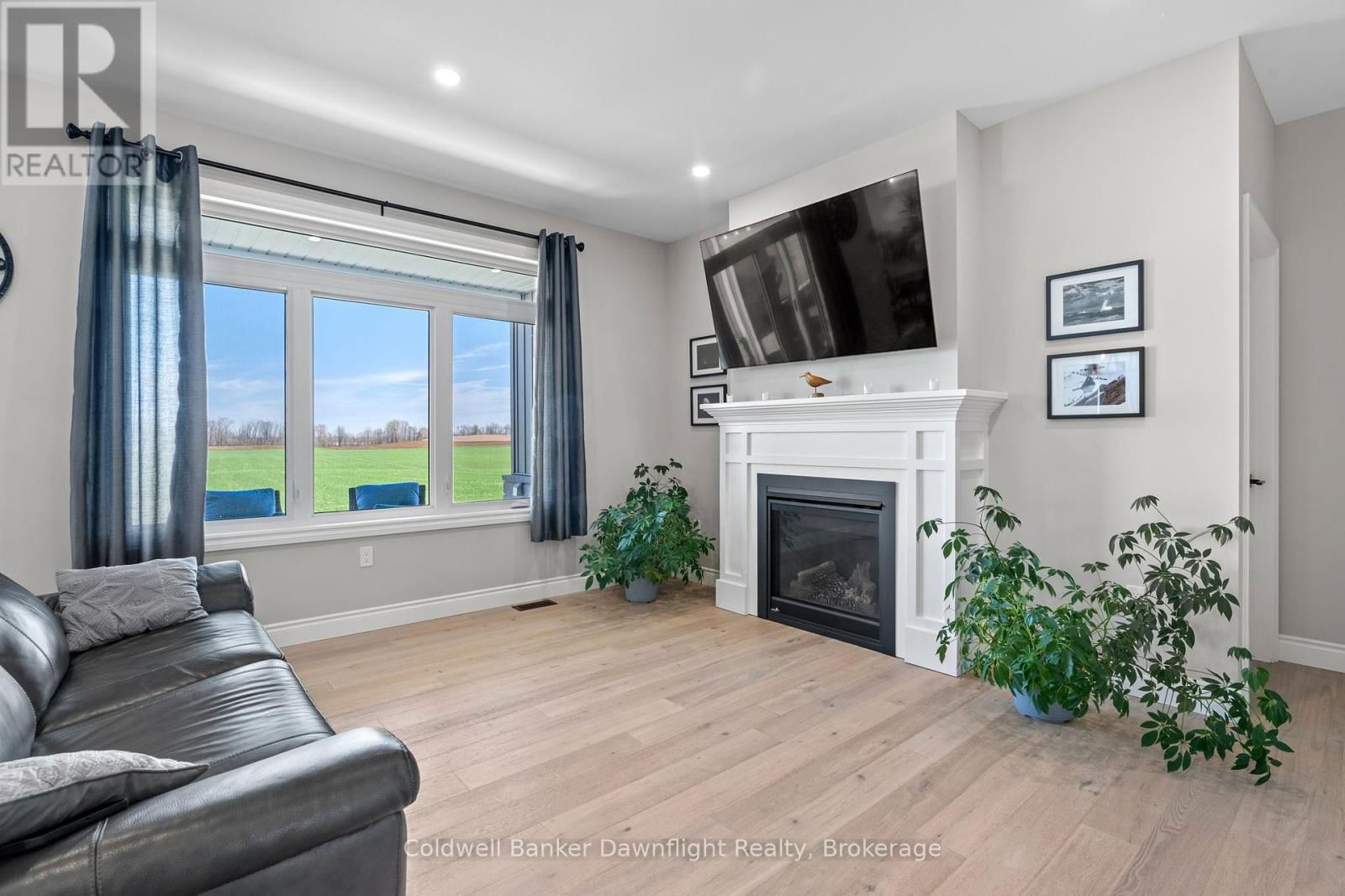 714 GLORIA STREET Image 27
