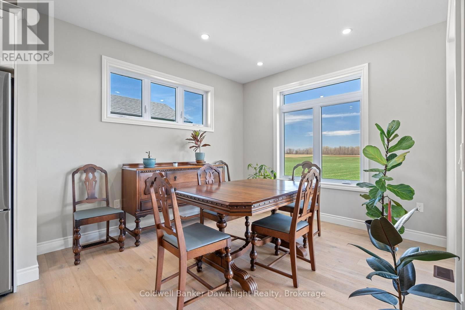 714 GLORIA STREET Image 28