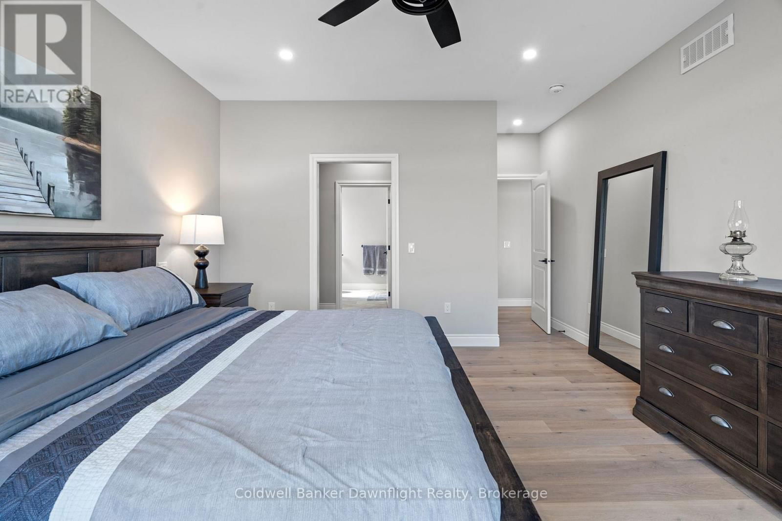 714 GLORIA STREET Image 29