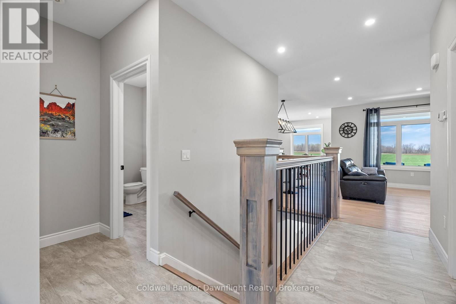 714 GLORIA STREET Image 31