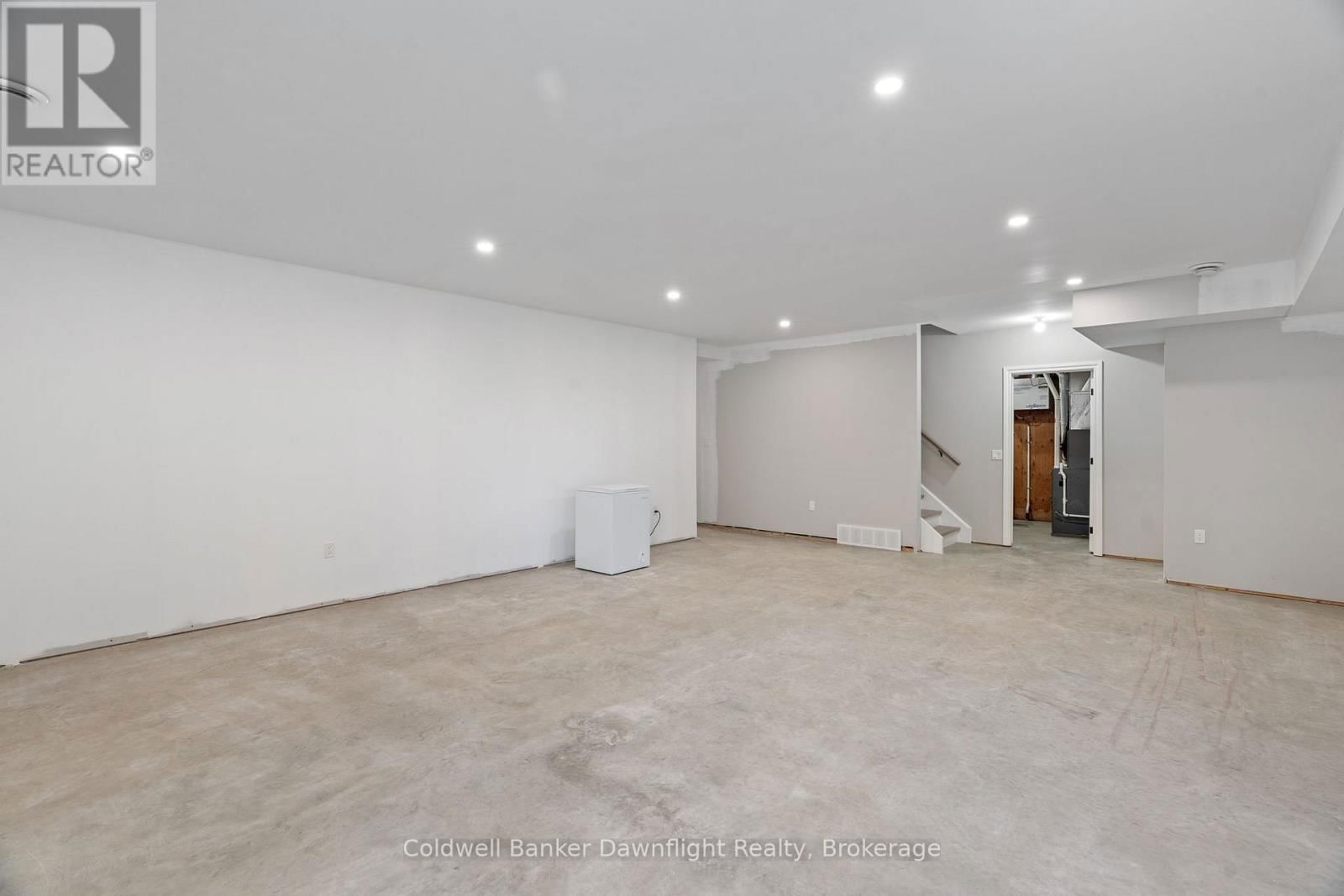 714 GLORIA STREET Image 36