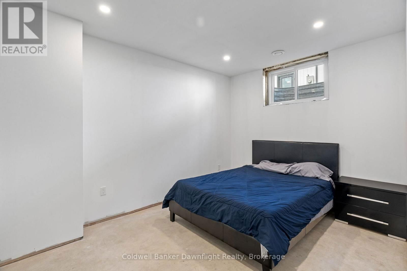 714 GLORIA STREET Image 37
