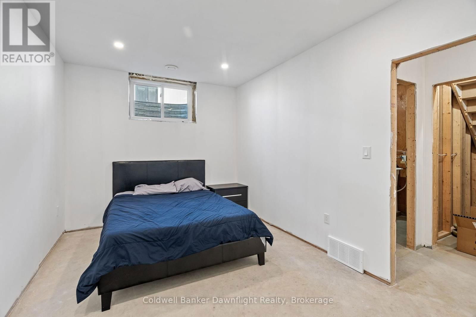 714 GLORIA STREET Image 39