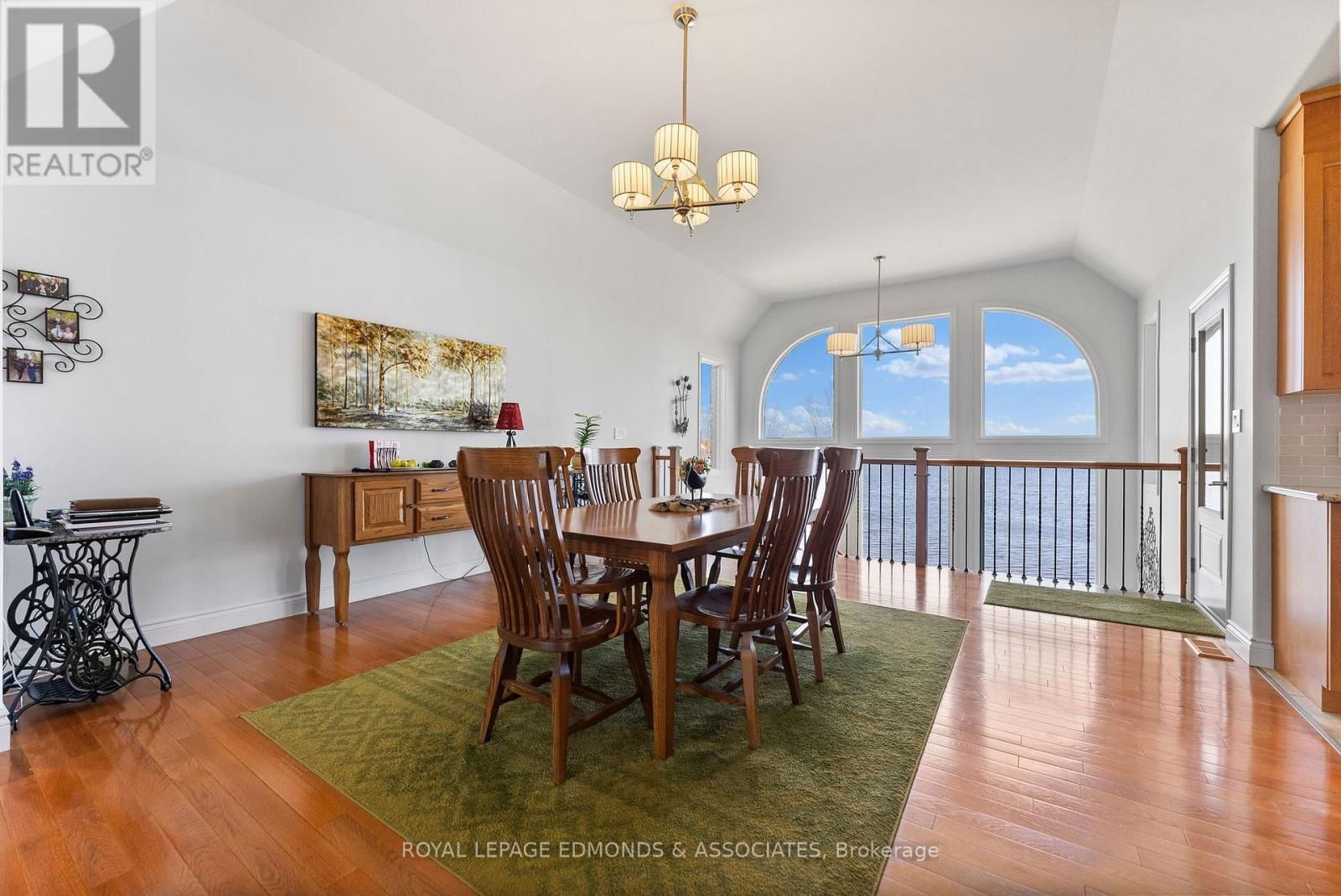 393 HAZLEY BAY DRIVE Image 10