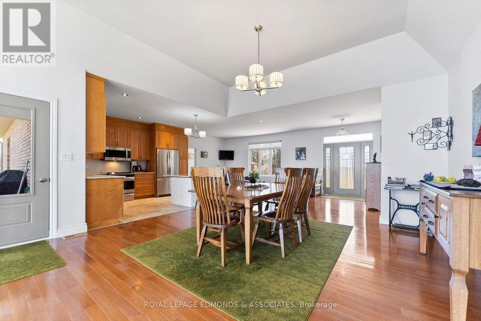 393 HAZLEY BAY DRIVE Image 11