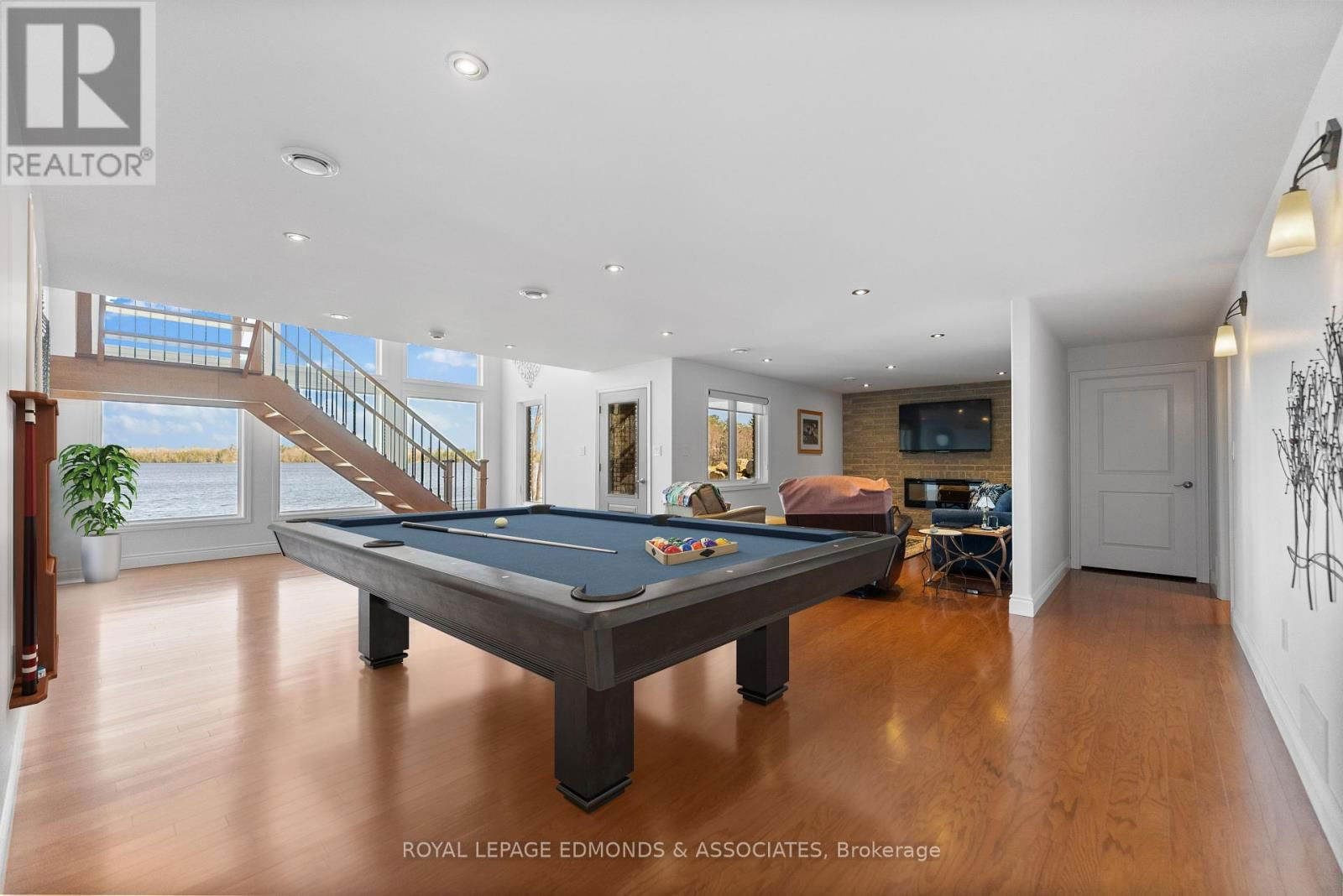 393 HAZLEY BAY DRIVE Image 24