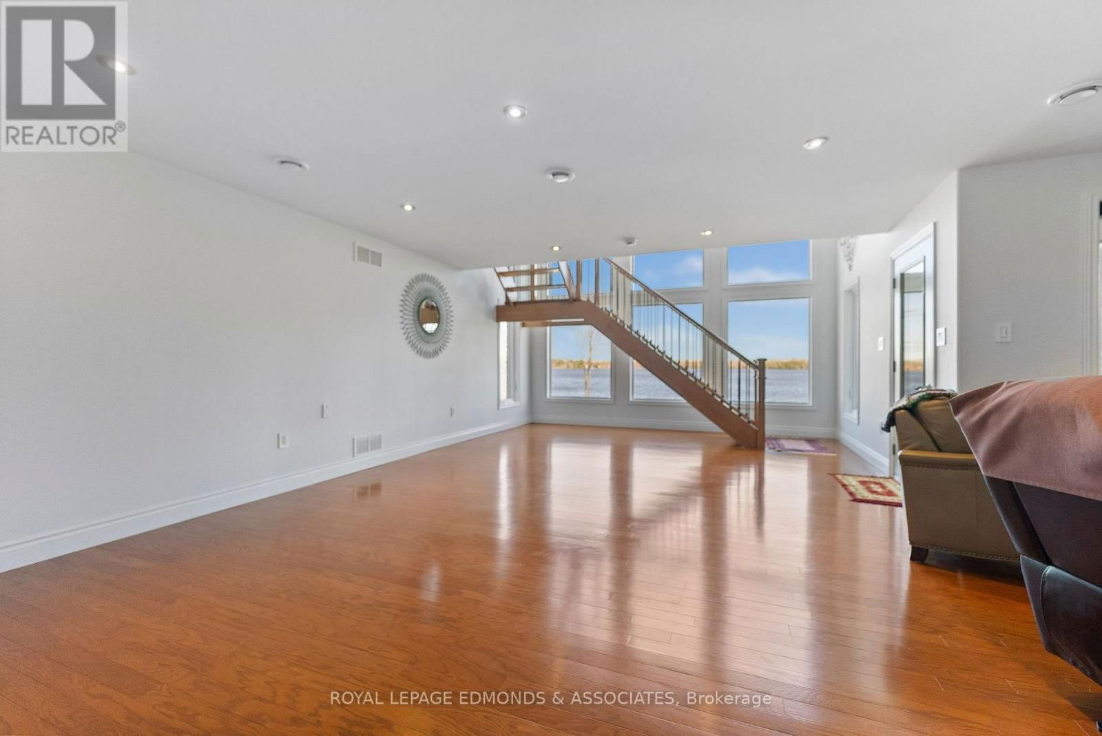 393 HAZLEY BAY DRIVE Image 25