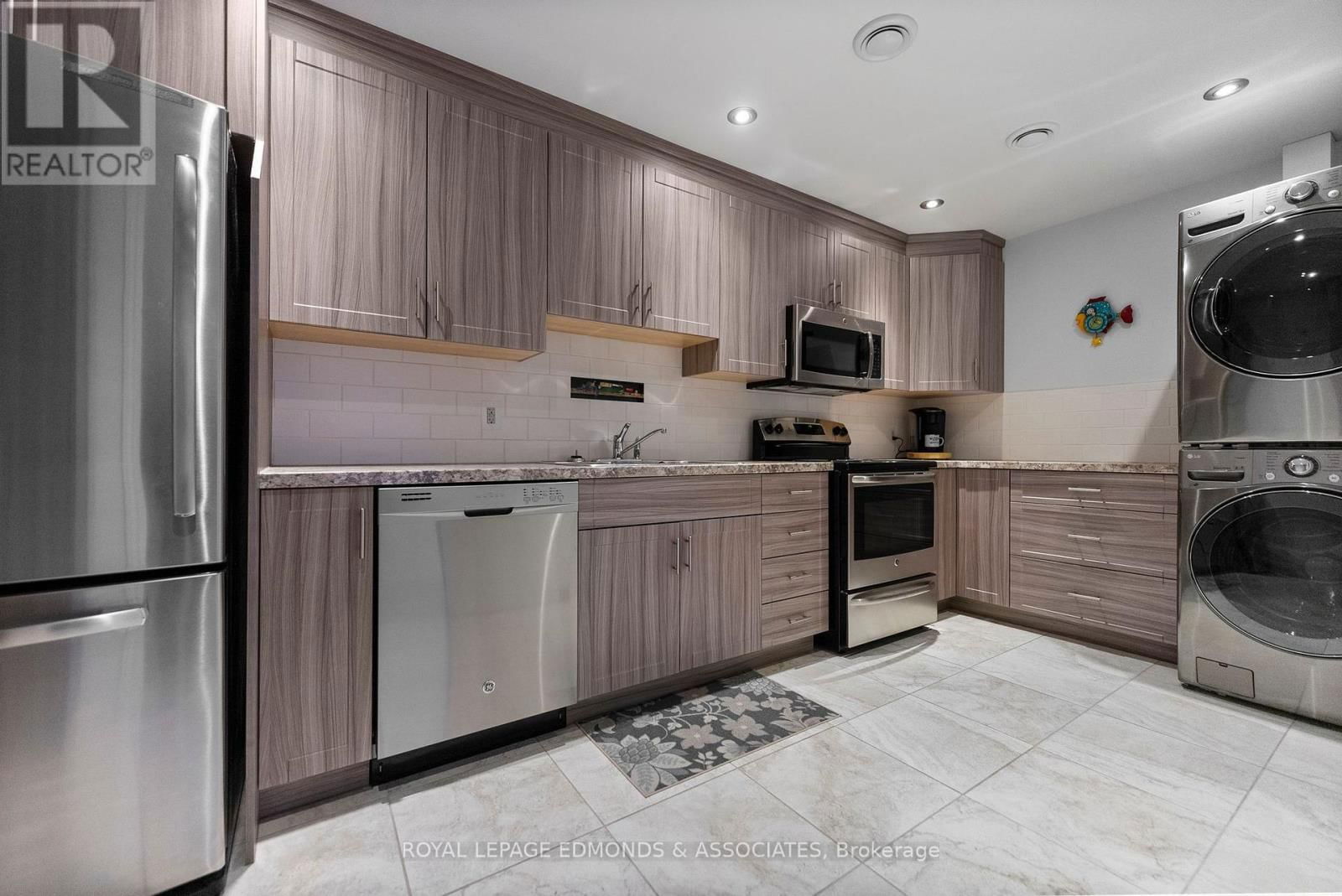 393 HAZLEY BAY DRIVE Image 30