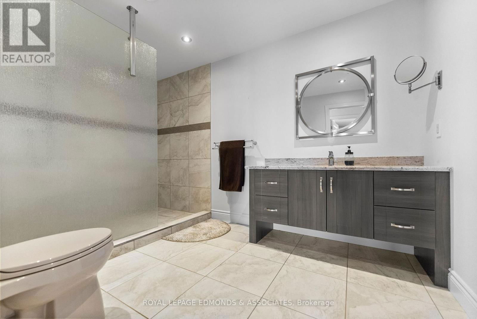 393 HAZLEY BAY DRIVE Image 31