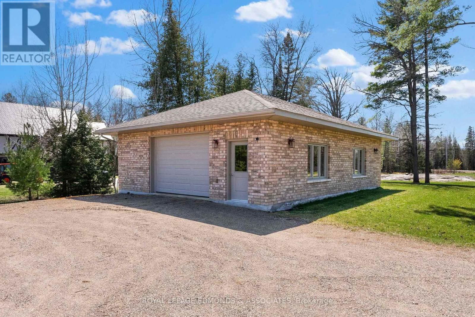 393 HAZLEY BAY DRIVE Image 34