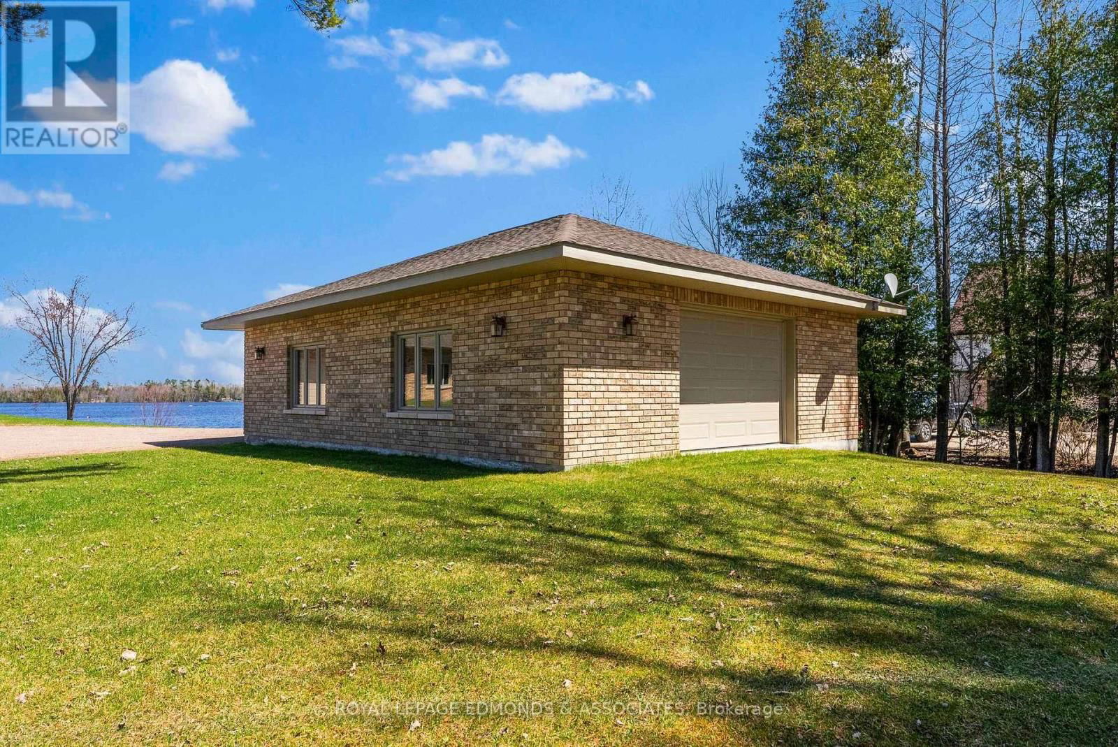 393 HAZLEY BAY DRIVE Image 35