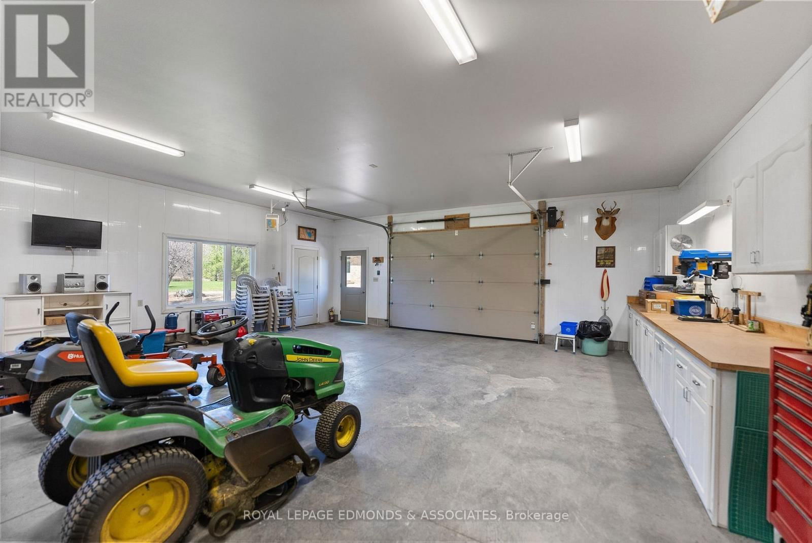 393 HAZLEY BAY DRIVE Image 36