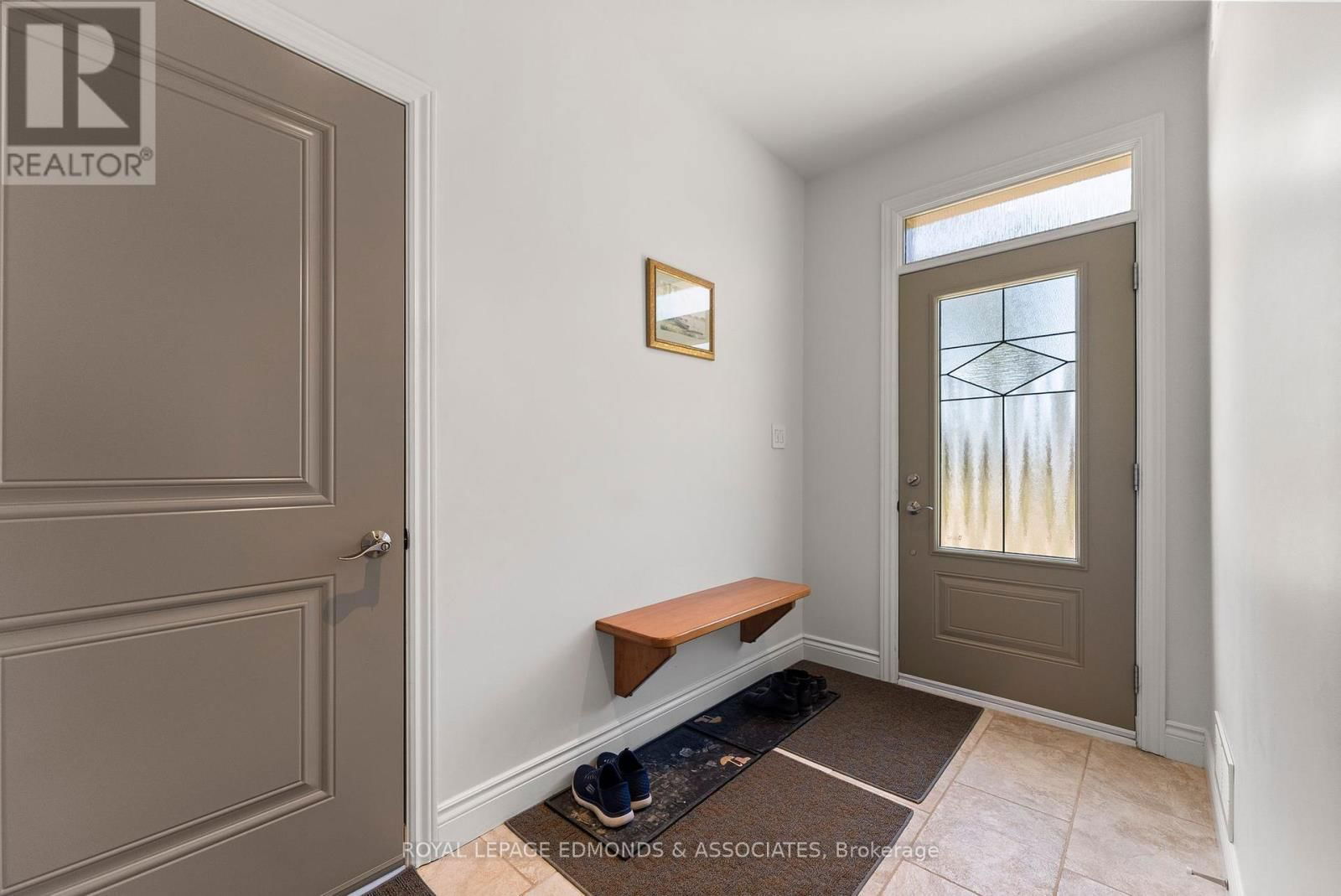 393 HAZLEY BAY DRIVE Image 4