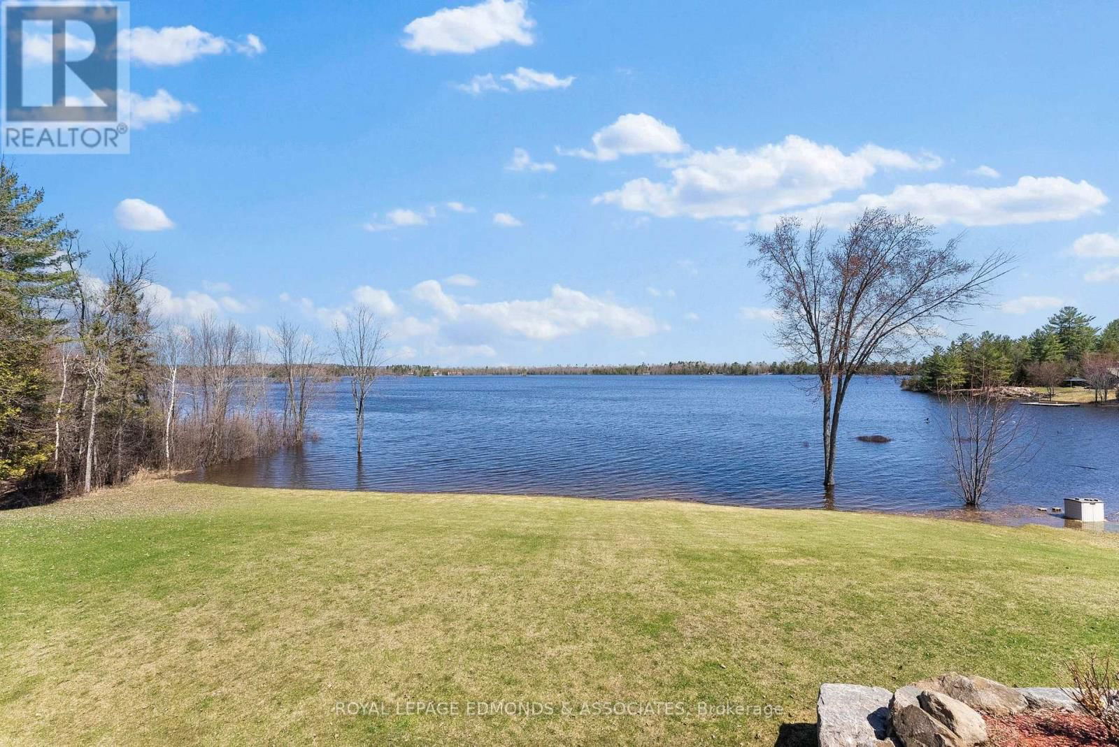 393 HAZLEY BAY DRIVE Image 42