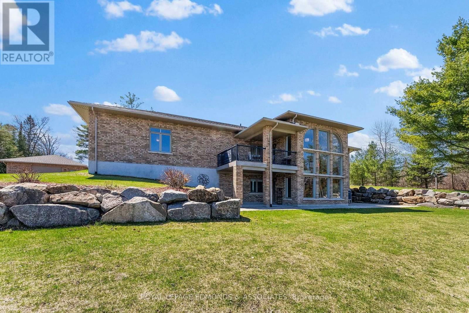 393 HAZLEY BAY DRIVE Image 44