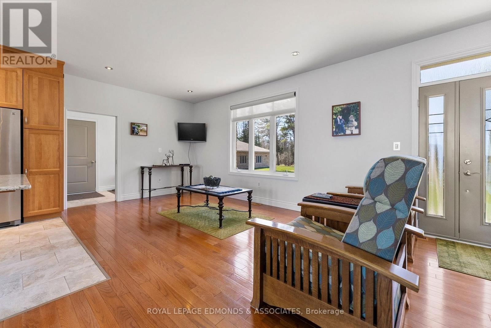 393 HAZLEY BAY DRIVE Image 7
