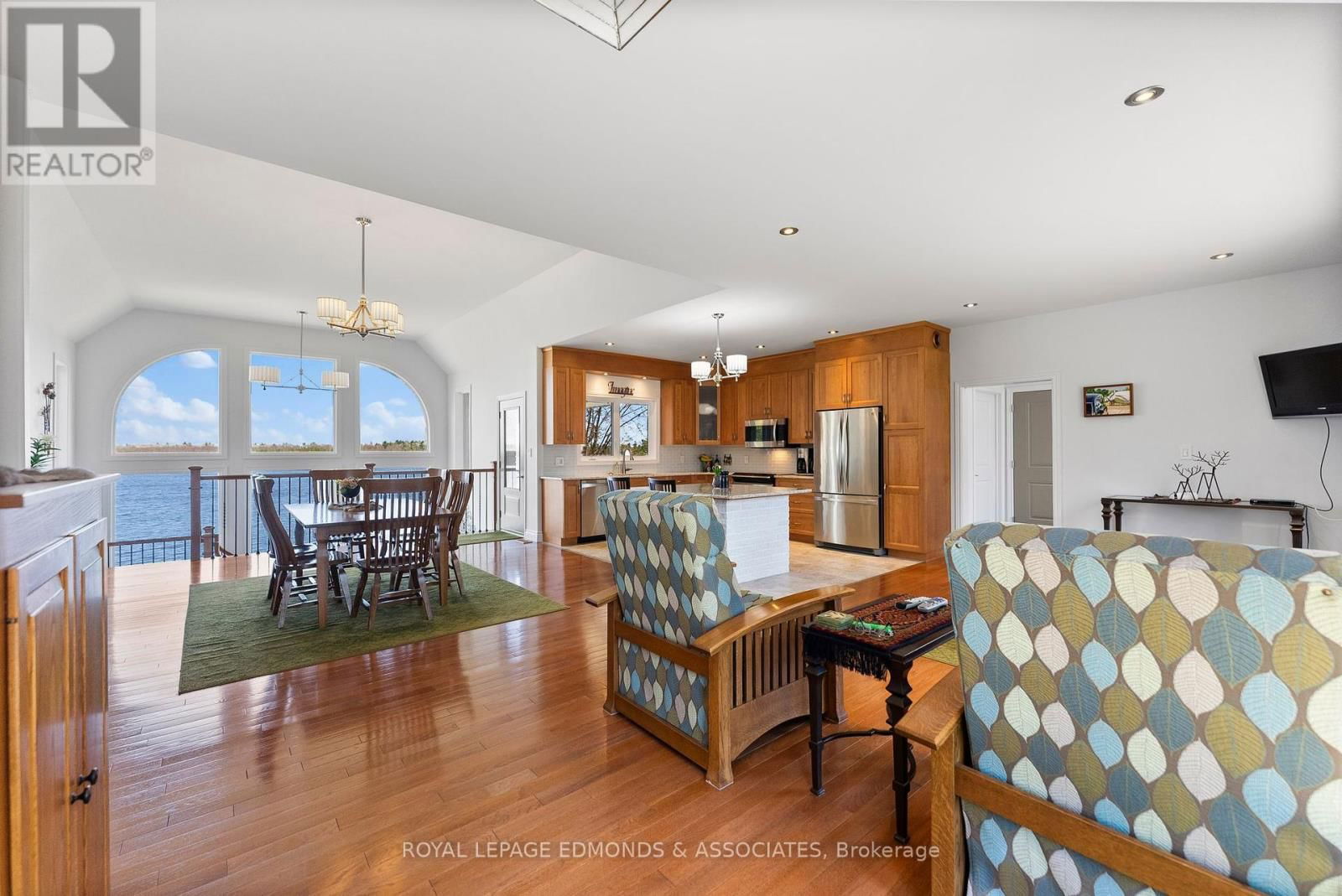 393 HAZLEY BAY DRIVE Image 9