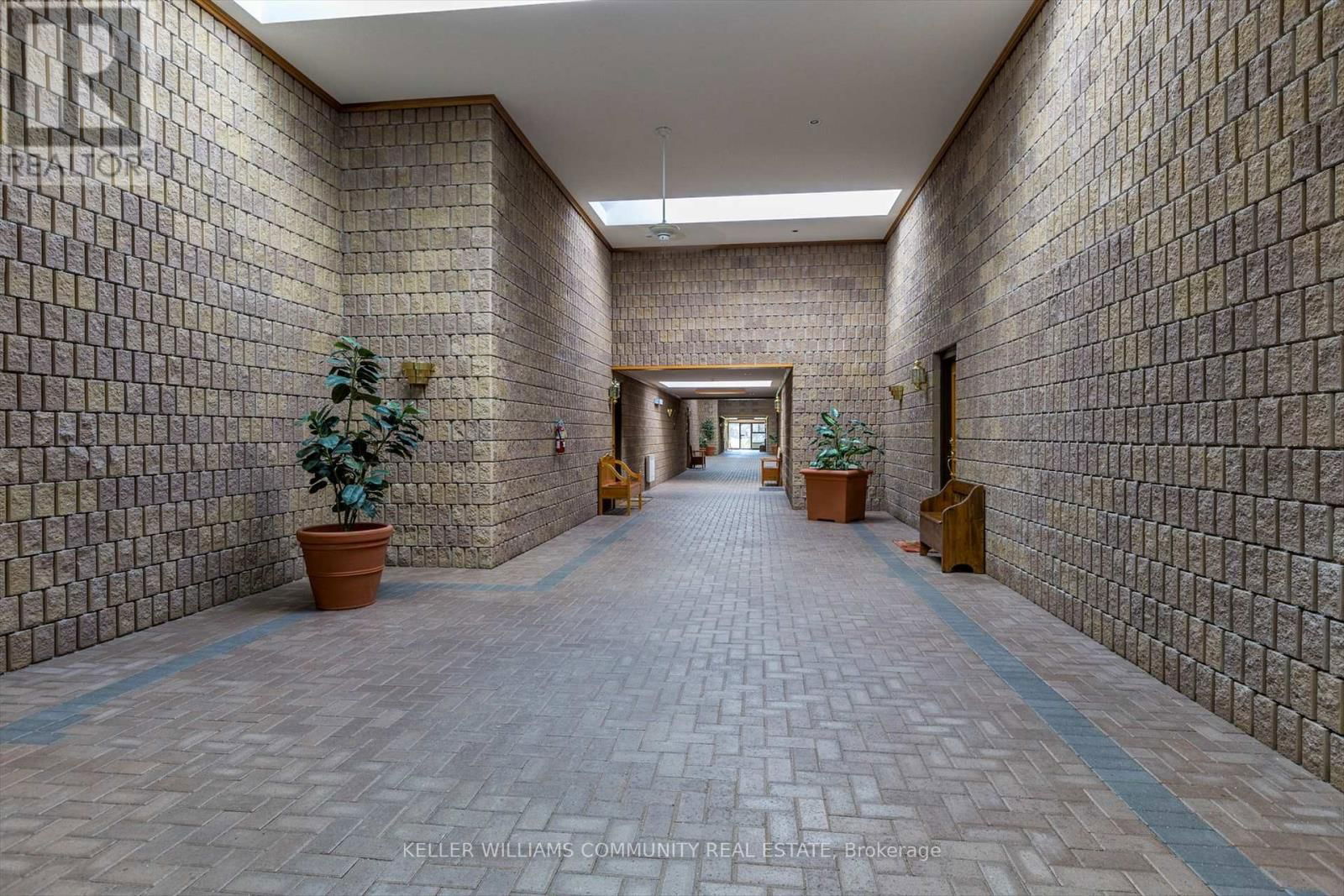 #5-699 WHITAKER STREET Image 29