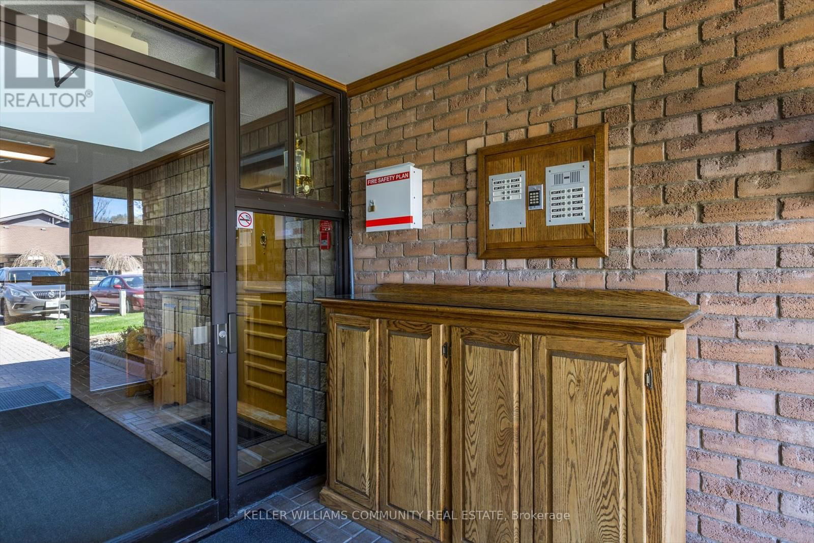 #5-699 WHITAKER STREET Image 30
