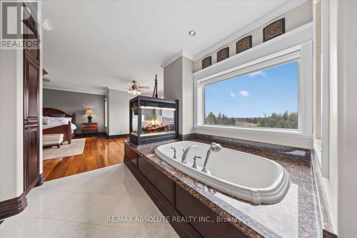 124 BILTMORE CRESCENT Image 30