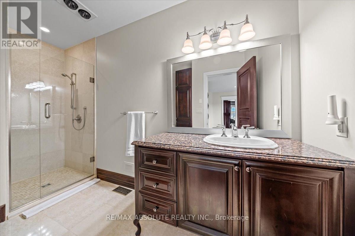 124 BILTMORE CRESCENT Image 32
