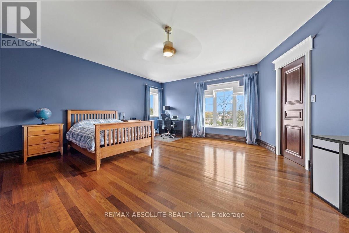 124 BILTMORE CRESCENT Image 33