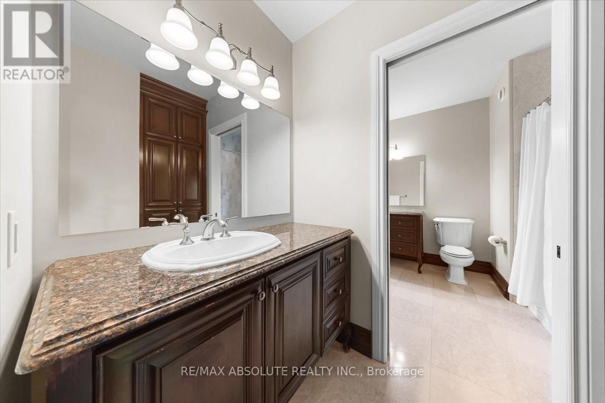 124 BILTMORE CRESCENT Image 34