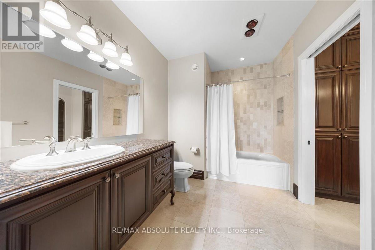 124 BILTMORE CRESCENT Image 35