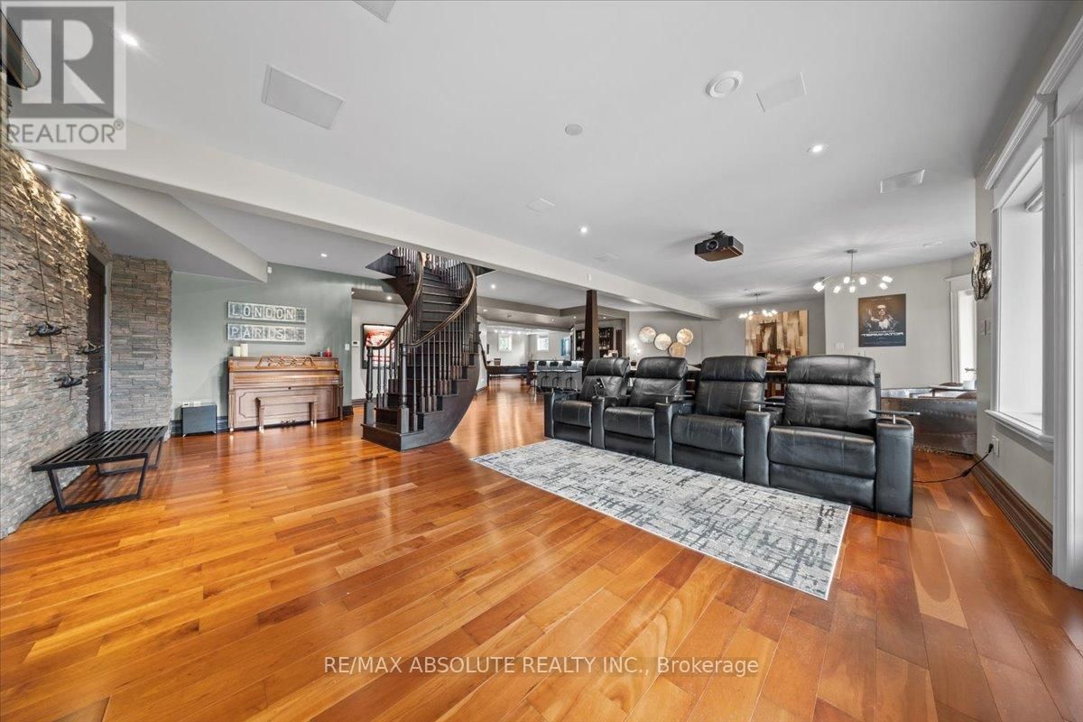 124 BILTMORE CRESCENT Image 36