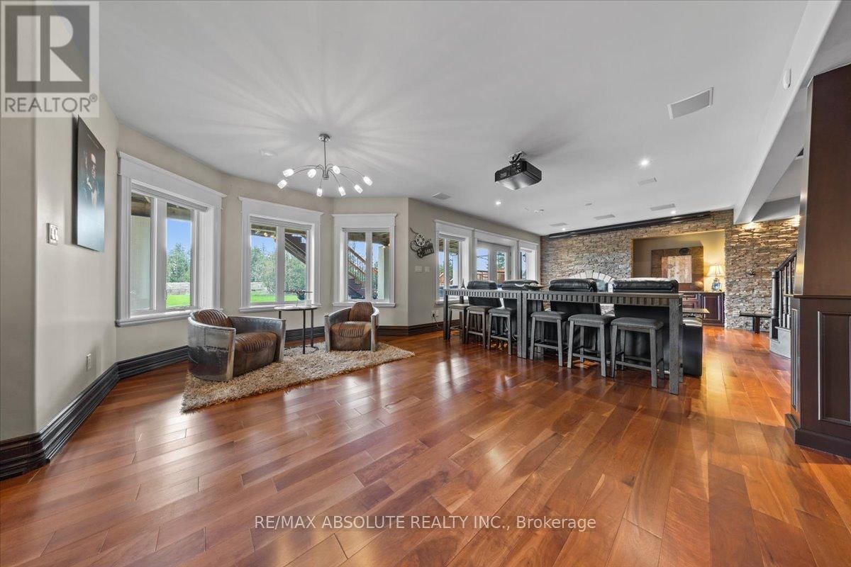 124 BILTMORE CRESCENT Image 37