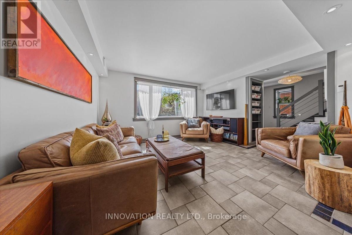 202 IVY CRESCENT Image 13