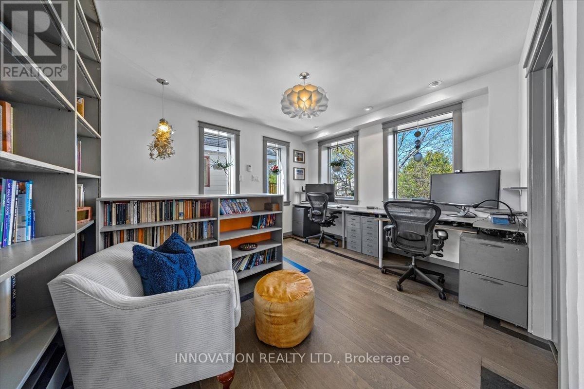 202 IVY CRESCENT Image 16