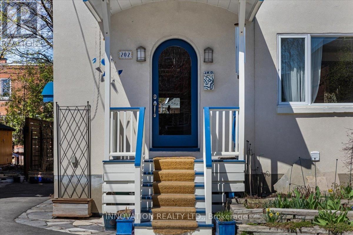 202 IVY CRESCENT Image 2