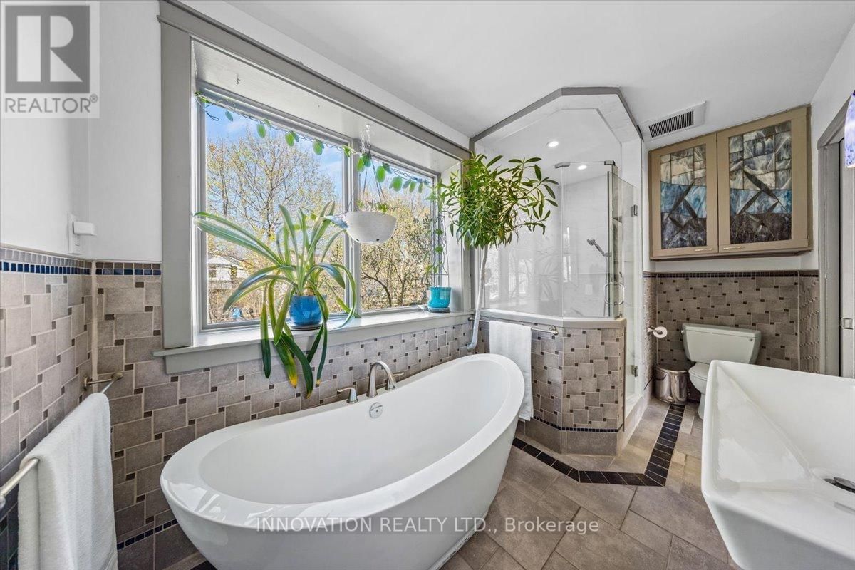 202 IVY CRESCENT Image 21