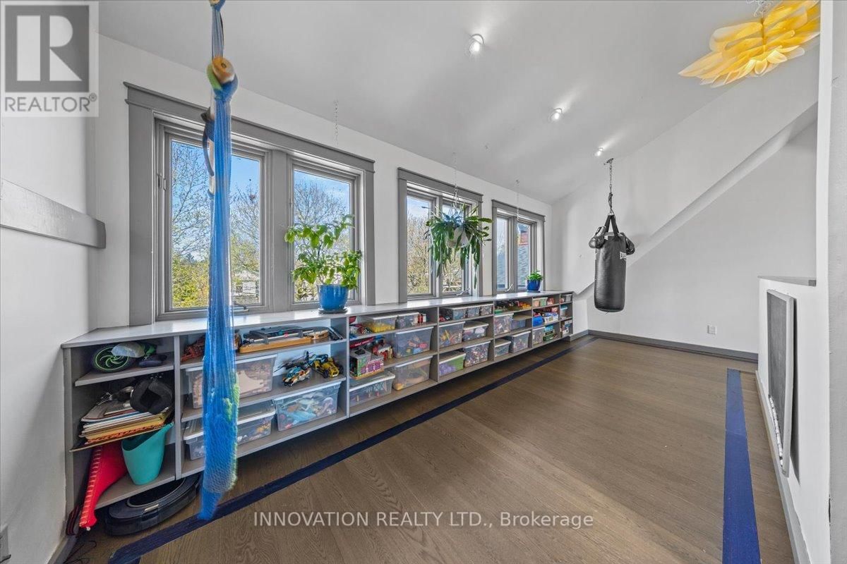 202 IVY CRESCENT Image 24