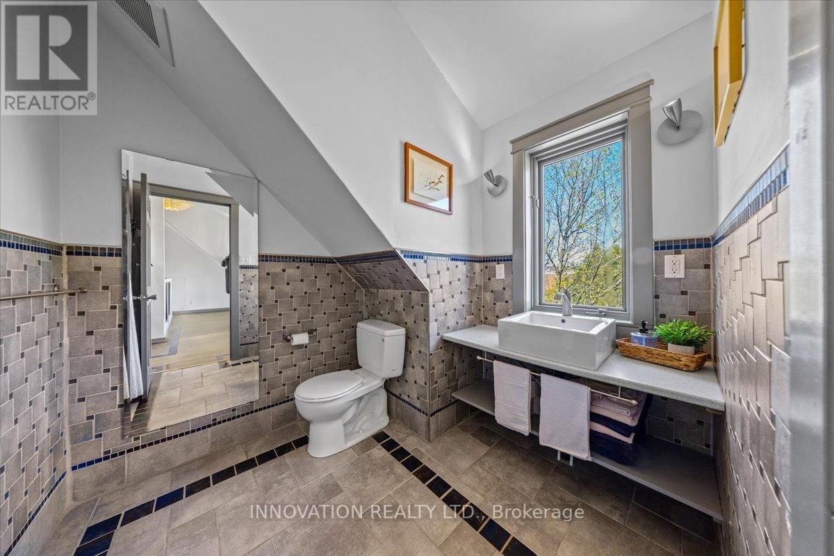 202 IVY CRESCENT Image 29