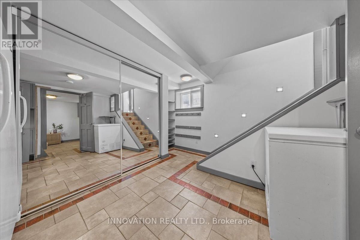202 IVY CRESCENT Image 31