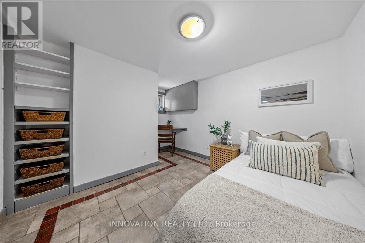 202 IVY CRESCENT Image 32