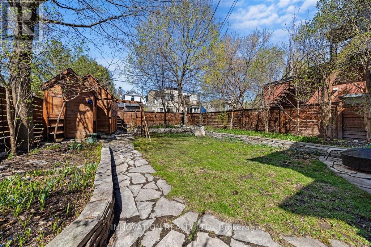 202 IVY CRESCENT Image 35
