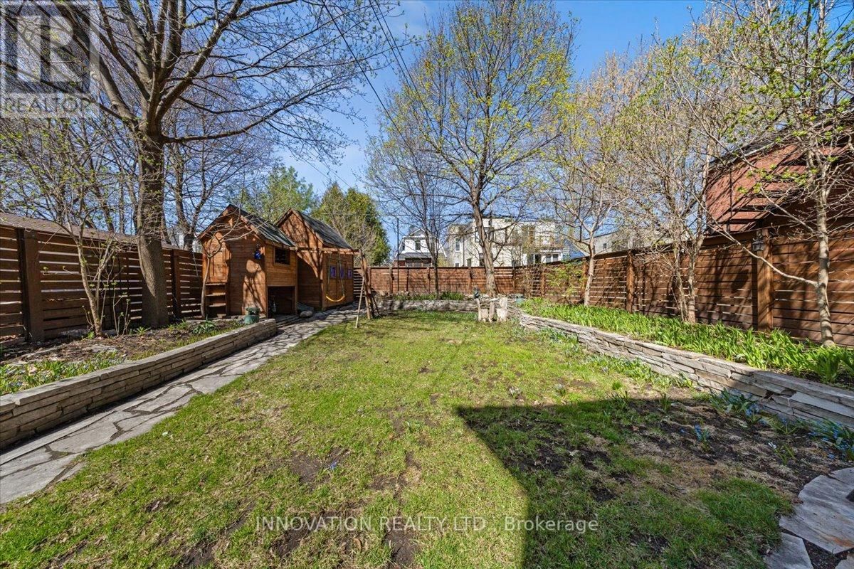 202 IVY CRESCENT Image 36