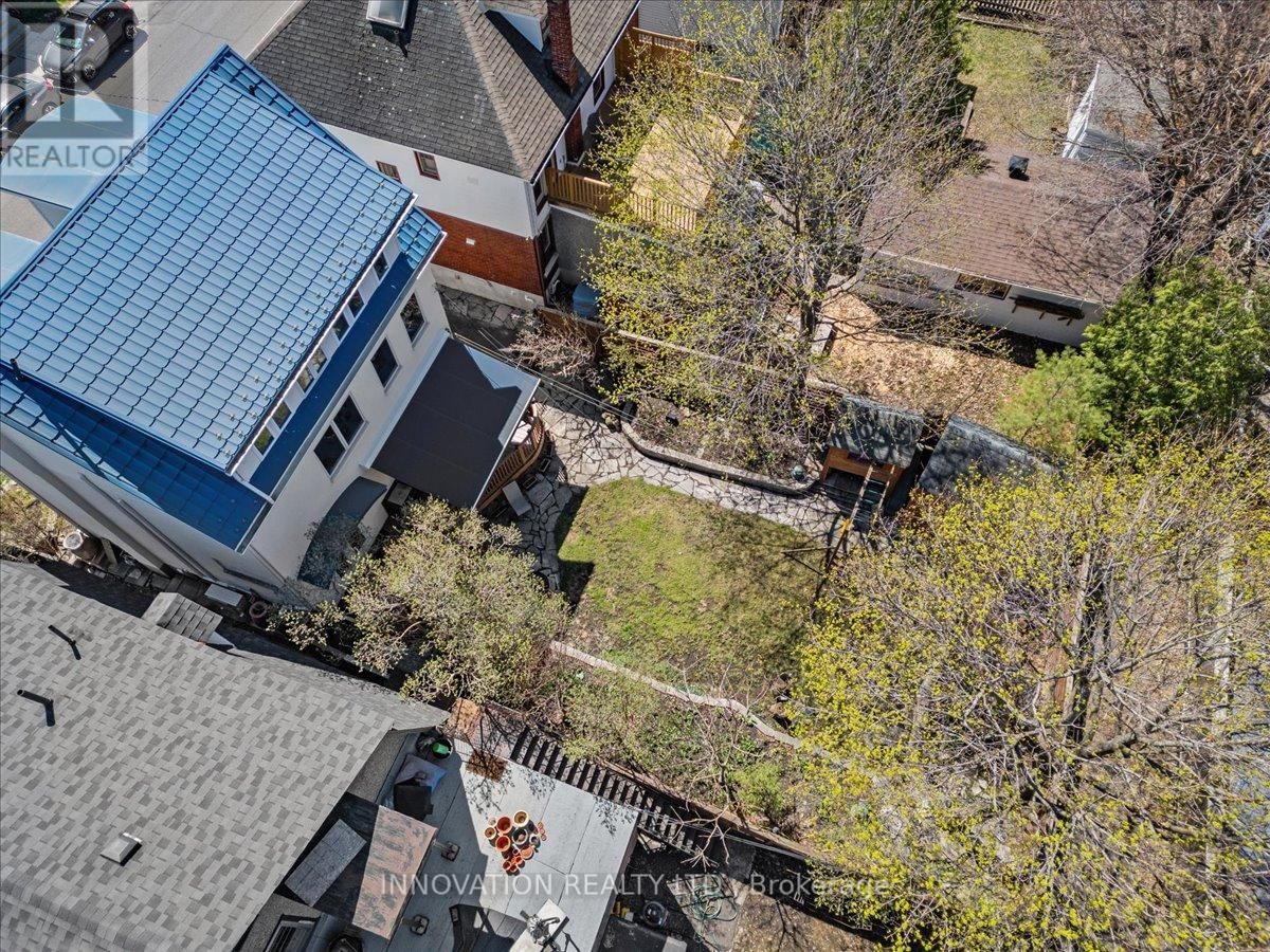 202 IVY CRESCENT Image 37